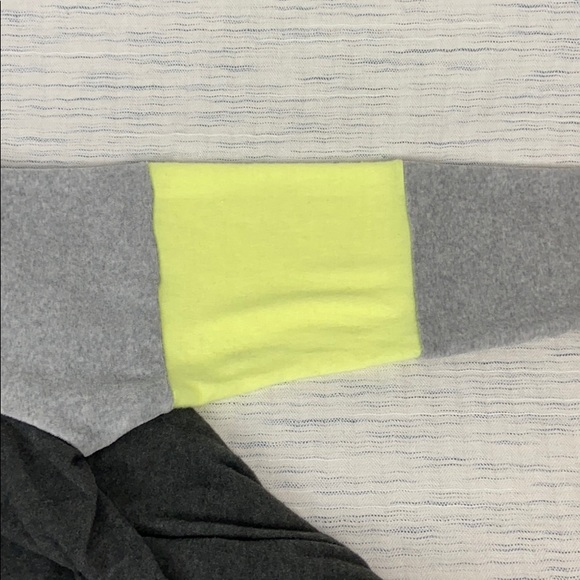 Plus Size Color block Sleeve Velour Sweatshirt - Picture 2 of 5